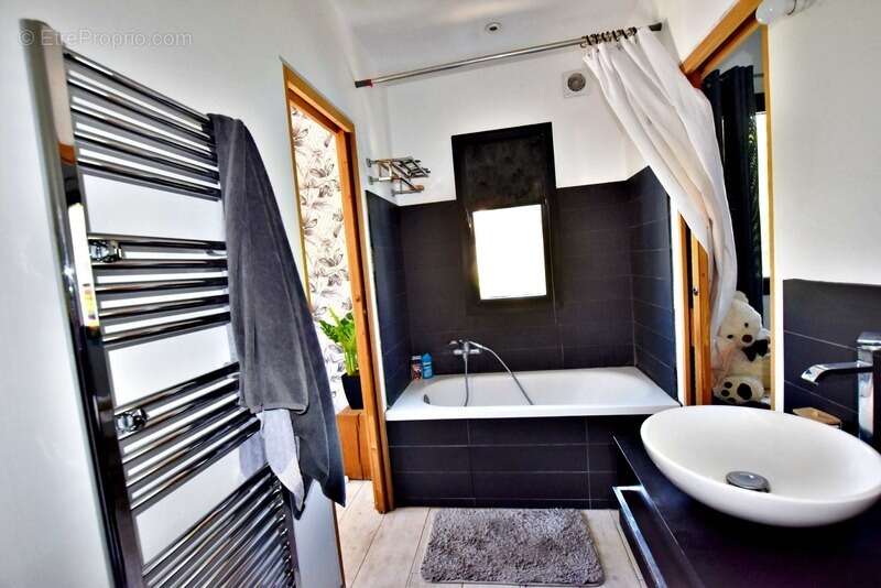 Maison à SOLLIES-TOUCAS