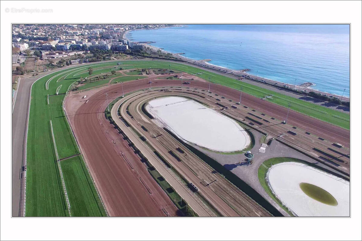 Parking à CAGNES-SUR-MER