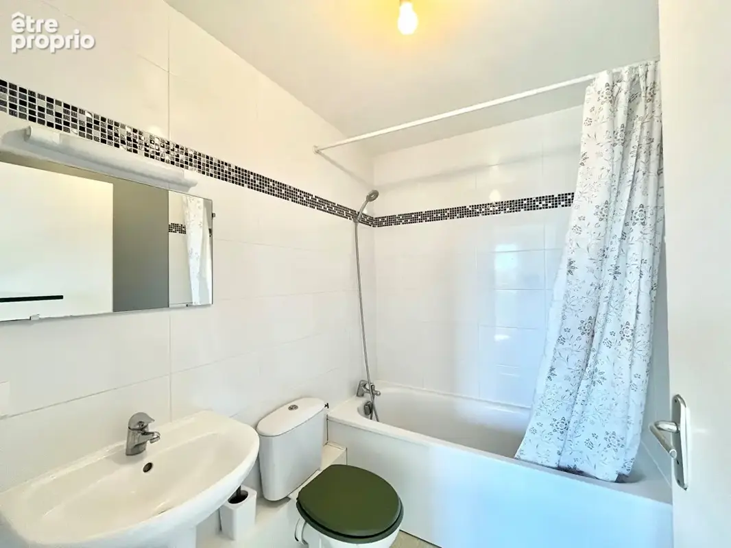 Appartement Caen 2 pièce(s) 33.32 m2 - vendu libre - place de parking privative - belle orientation - vue dégagée - photo 12