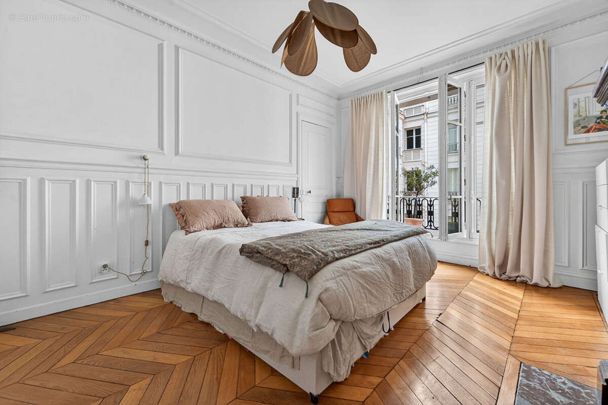 Appartement à PARIS-7E