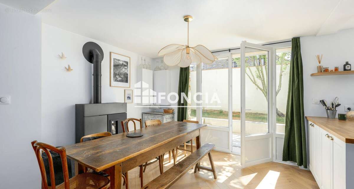 VERSAILLES - Porchefontaine – Maison de 107,12 m² entièrement refaite à neuf - photo 8