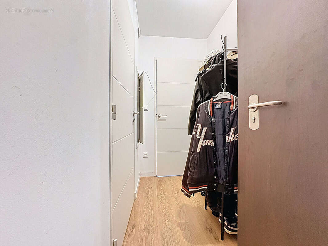 À VENDRE  - Studio lumineux - Vendu Loué - Secteur Rue de Bezannes - REIMS - photo 4