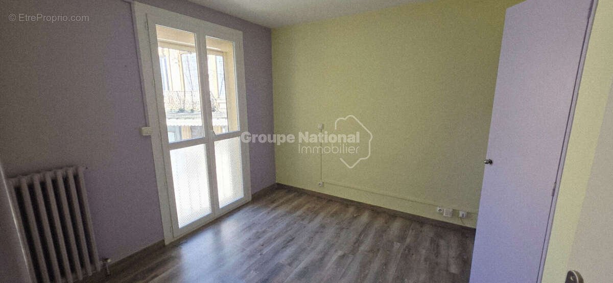 Appartement à BAGNOLS-SUR-CEZE