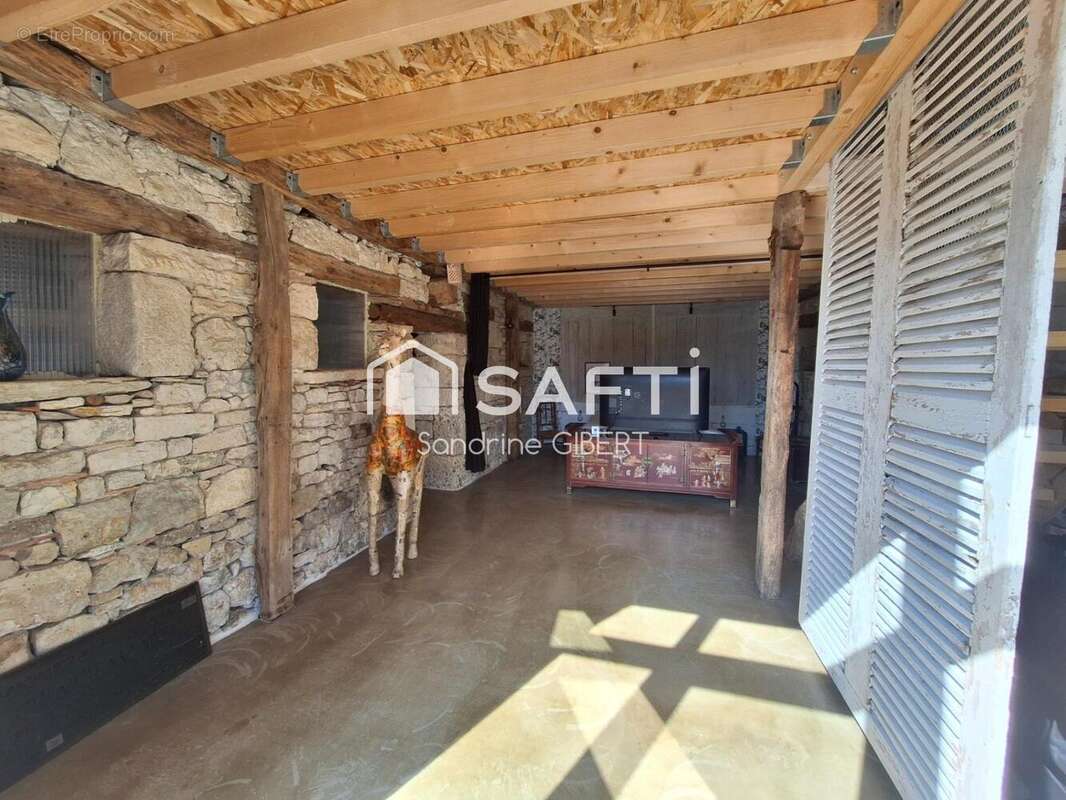 Maison 200 m² à Saint-Chamarand  - photo 6