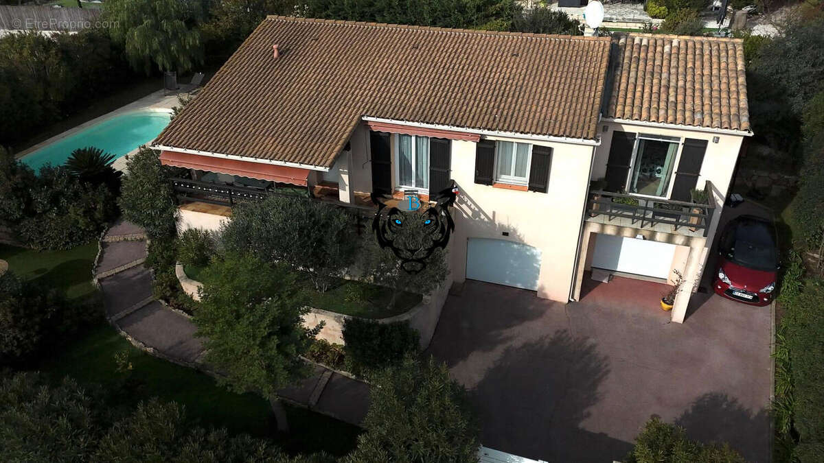 Maison à ROQUEBRUNE-SUR-ARGENS