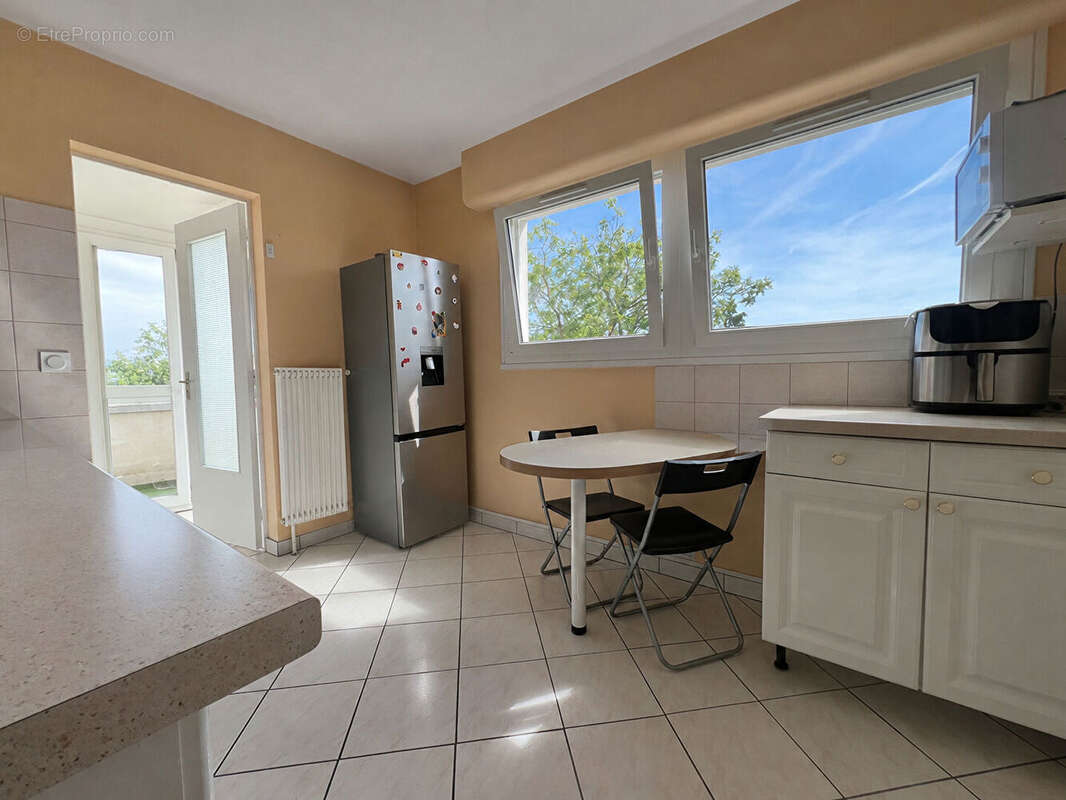 Appartement à SAINT-JEAN-DE-LA-RUELLE