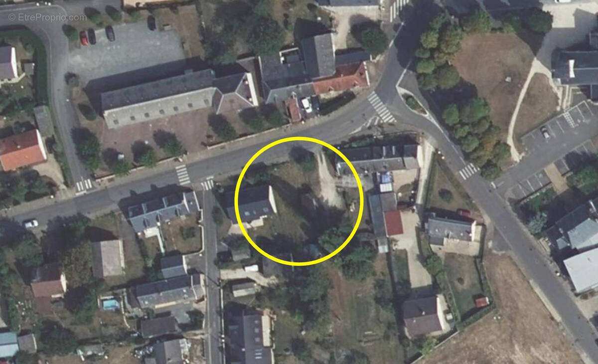 Terrain à LA CHAPELLE-SAINT-URSIN