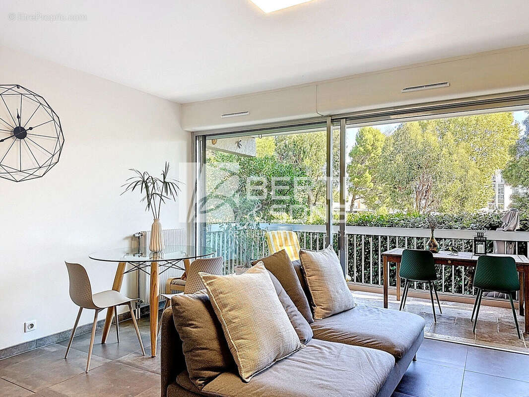 Exclusivite  - appartement 2 pieces renove - terrasse - jardin 100m² - parking - cave - photo 2