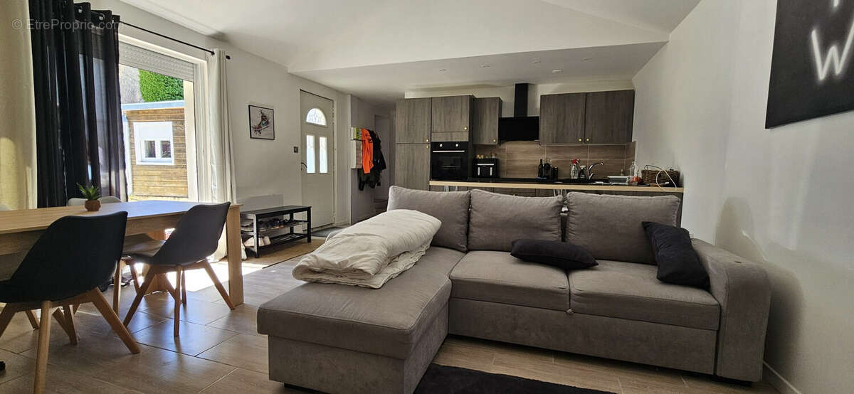 Maison 64 m² à Saint-Germain-Du-Salembre  - photo 2