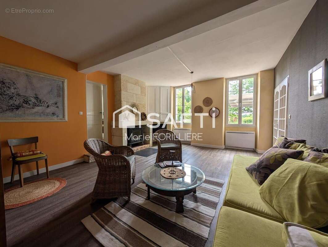 Maison 325 m² à Bayas  - photo 6
