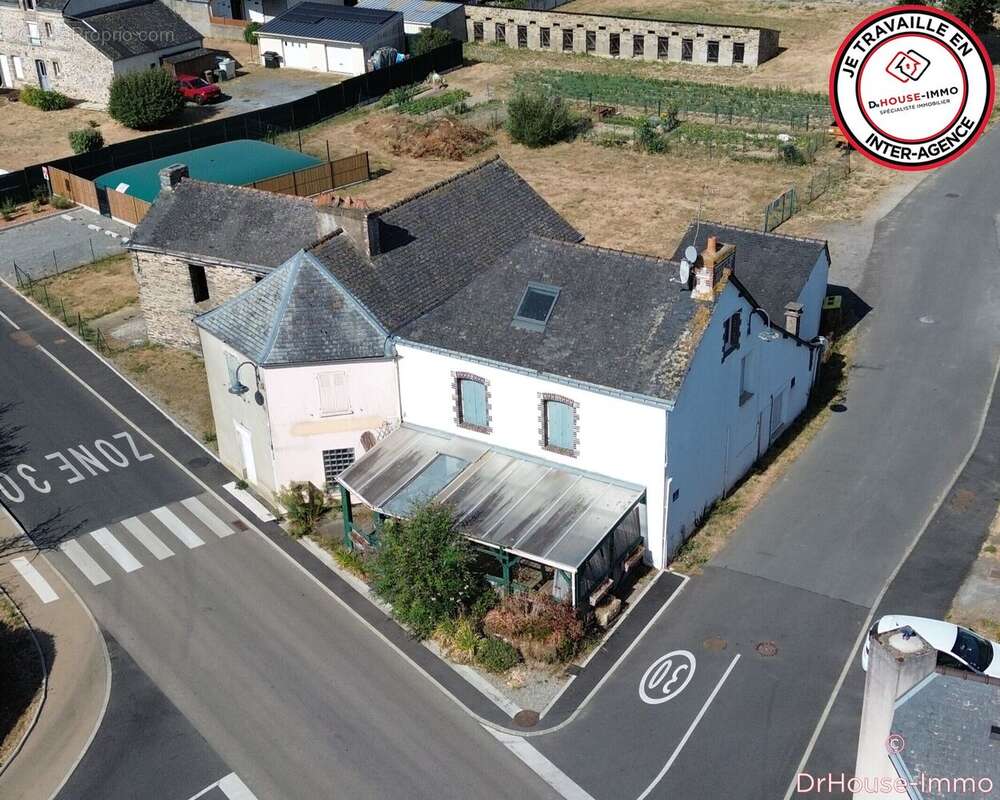 Maison 170 m² à Sainte-Marie  - photo 2