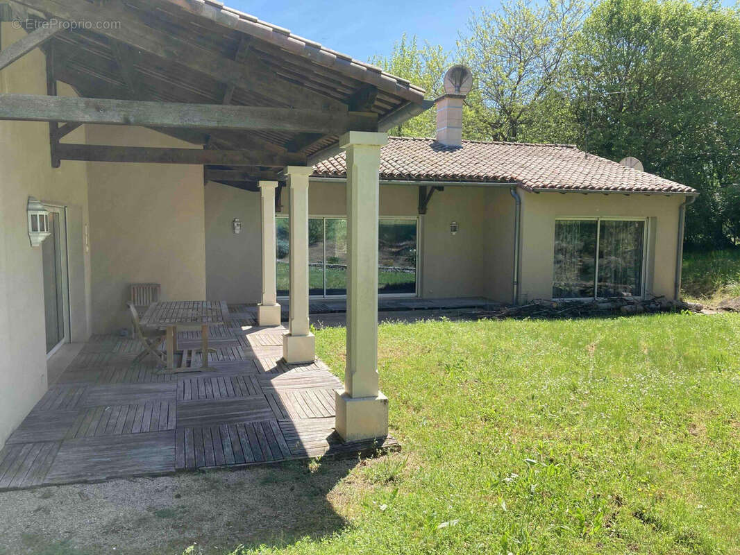 Maison à LIGUGE
