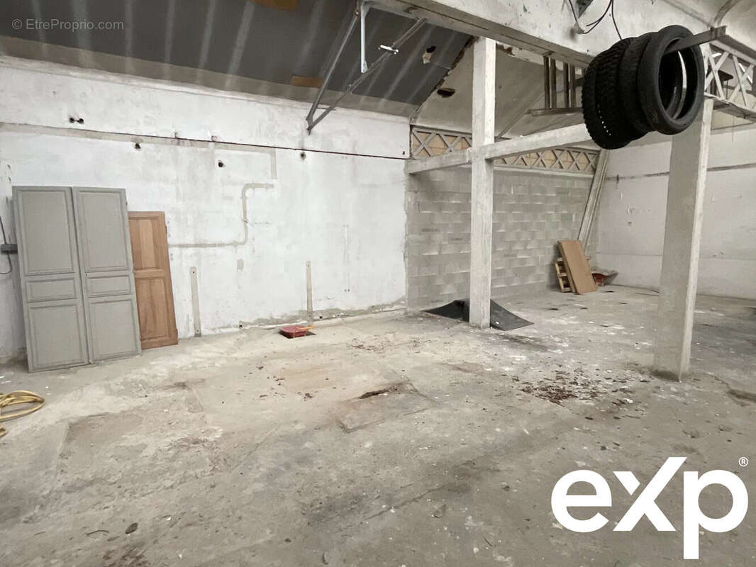 salle atelier 2 - Appartement à SAINT-ANDRE-LES-VERGERS