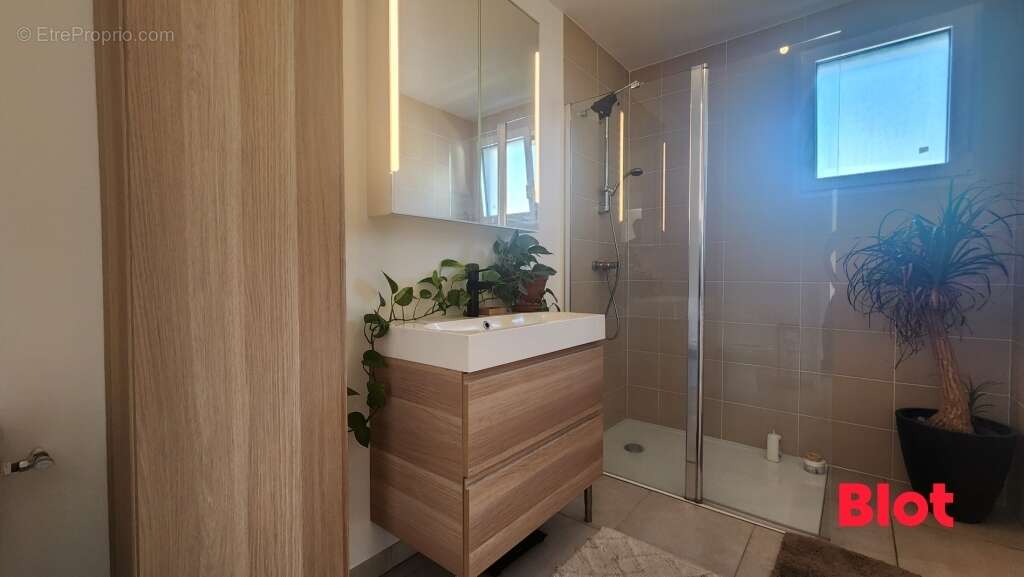 Maison 76 m² à Le Hingle  - photo 6