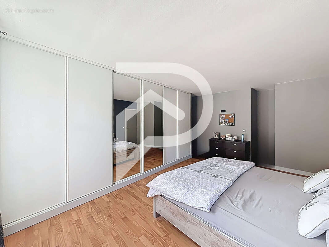 Appartement à MEZIERES-EN-DROUAIS