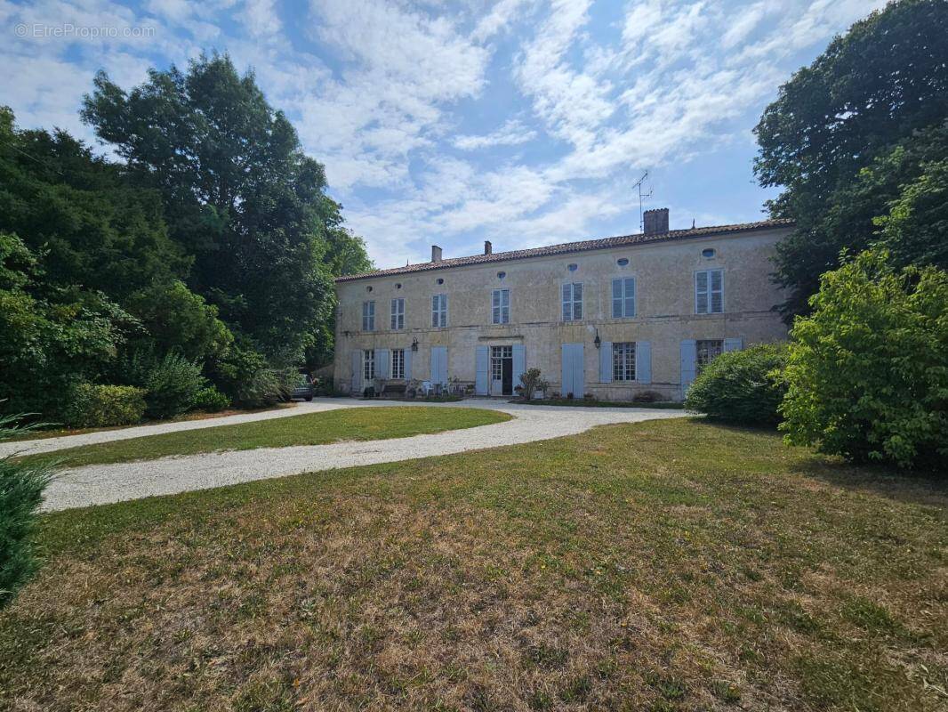 Maison à SURGERES