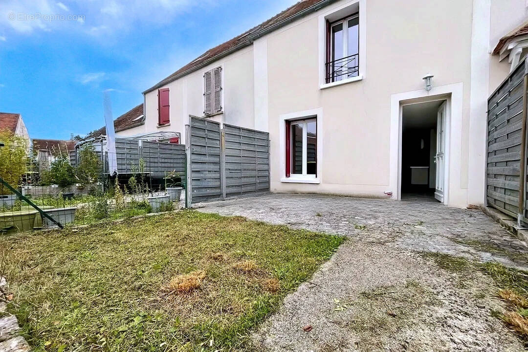 Maison à VILLENEUVE-LE-COMTE