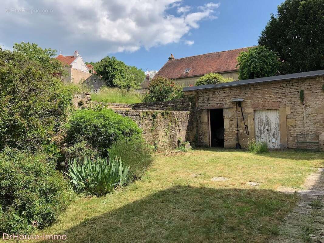 Maison à L'ISLE-SUR-SEREIN