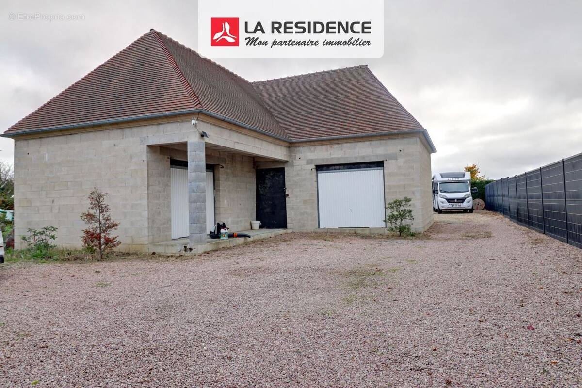 Terrain à SAINT-ILLIERS-LA-VILLE