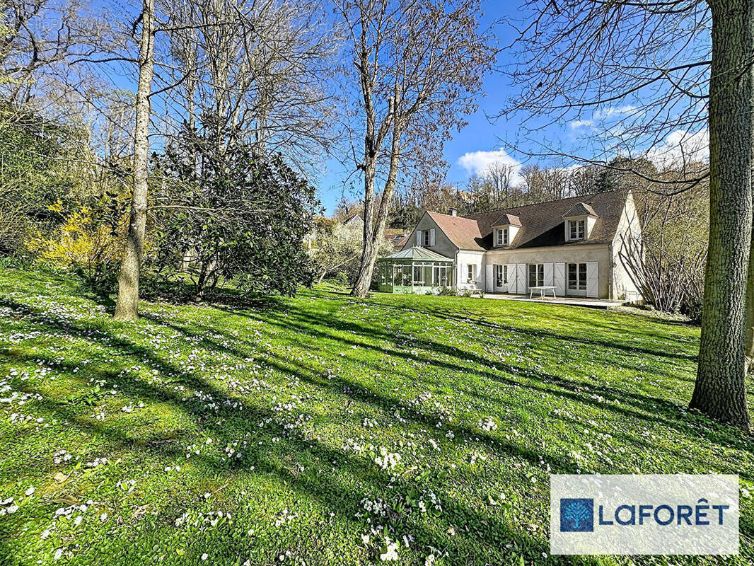 Maison à NEAUPHLE-LE-CHATEAU
