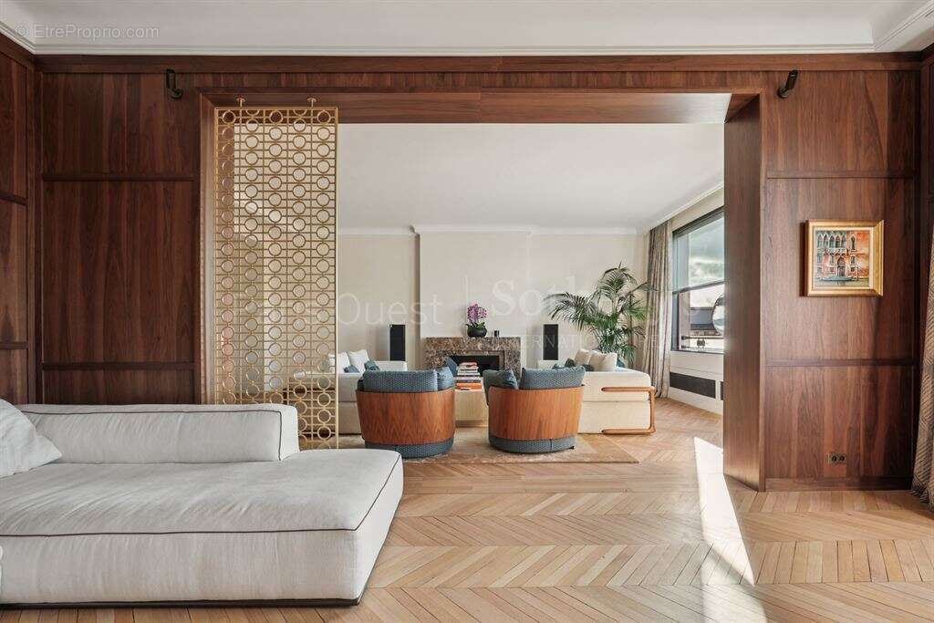 Appartement à PARIS-16E