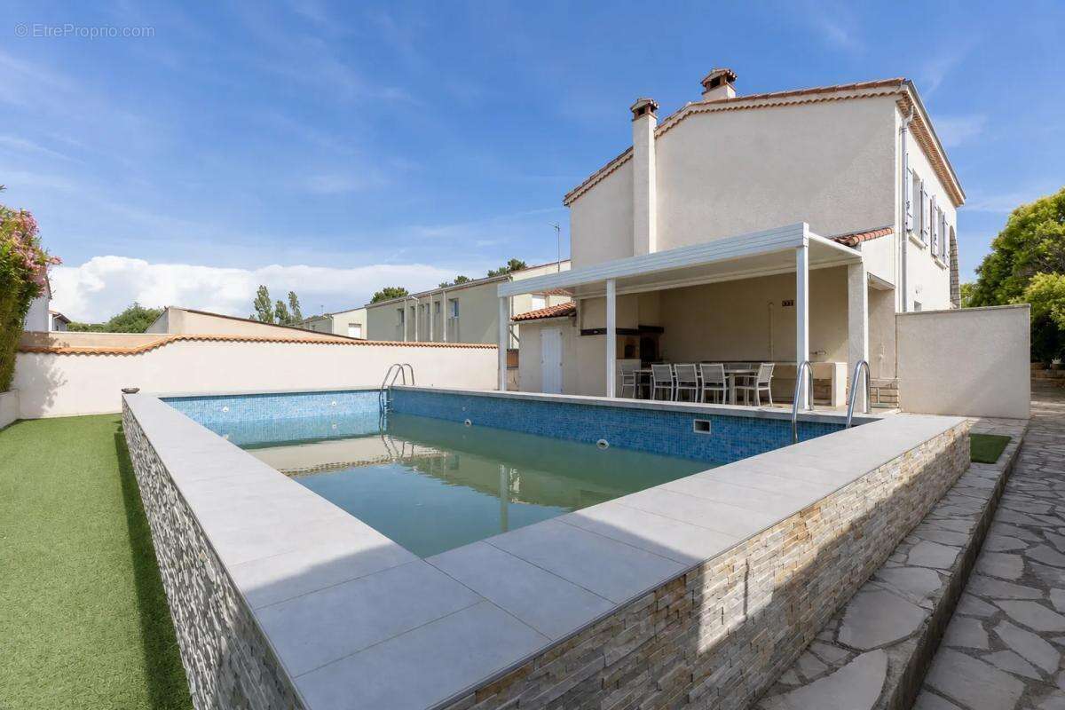 Maison de 9 pièces de 246 m² à Velaux - photo 11