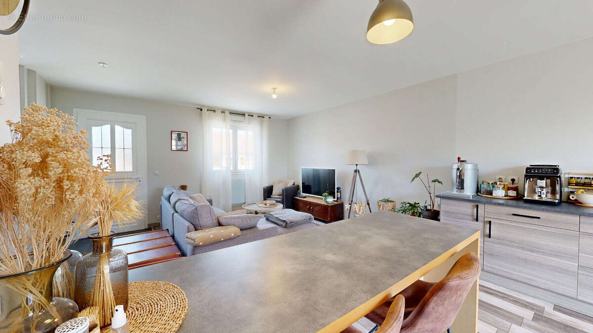 Maison à VILLENEUVE-SUR-ALLIER