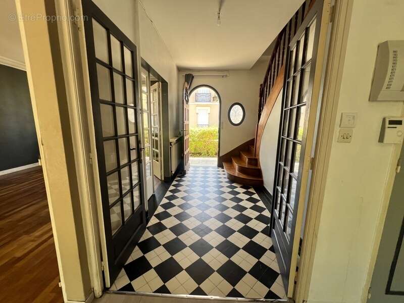 Grande Maison 140 m² – HYPER CENTRE– Jardin, garage, dépendance - photo 8