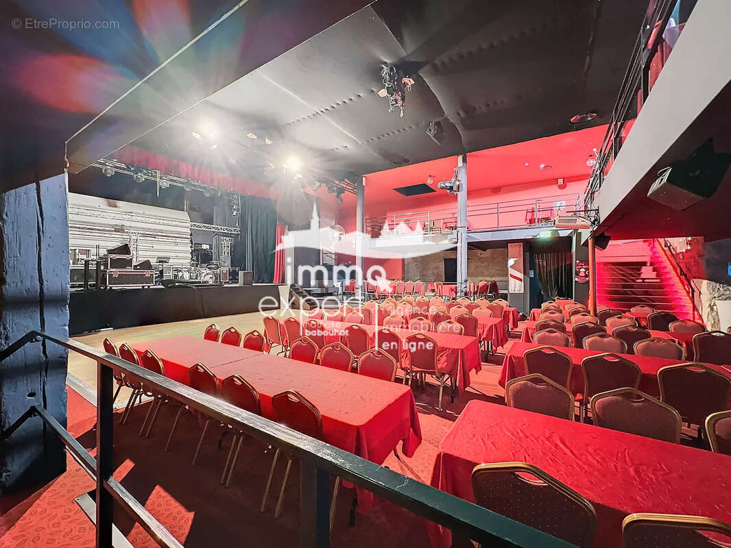 CHARMES   Murs commerciaux d'exception de 1 075 m2   Restaurant, Bar & Salle de Spectacle - photo 15