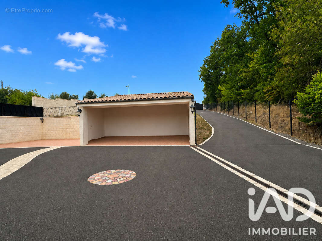 Maison 136 m² à Saint-Yrieix-Sur-Charente  - photo 3
