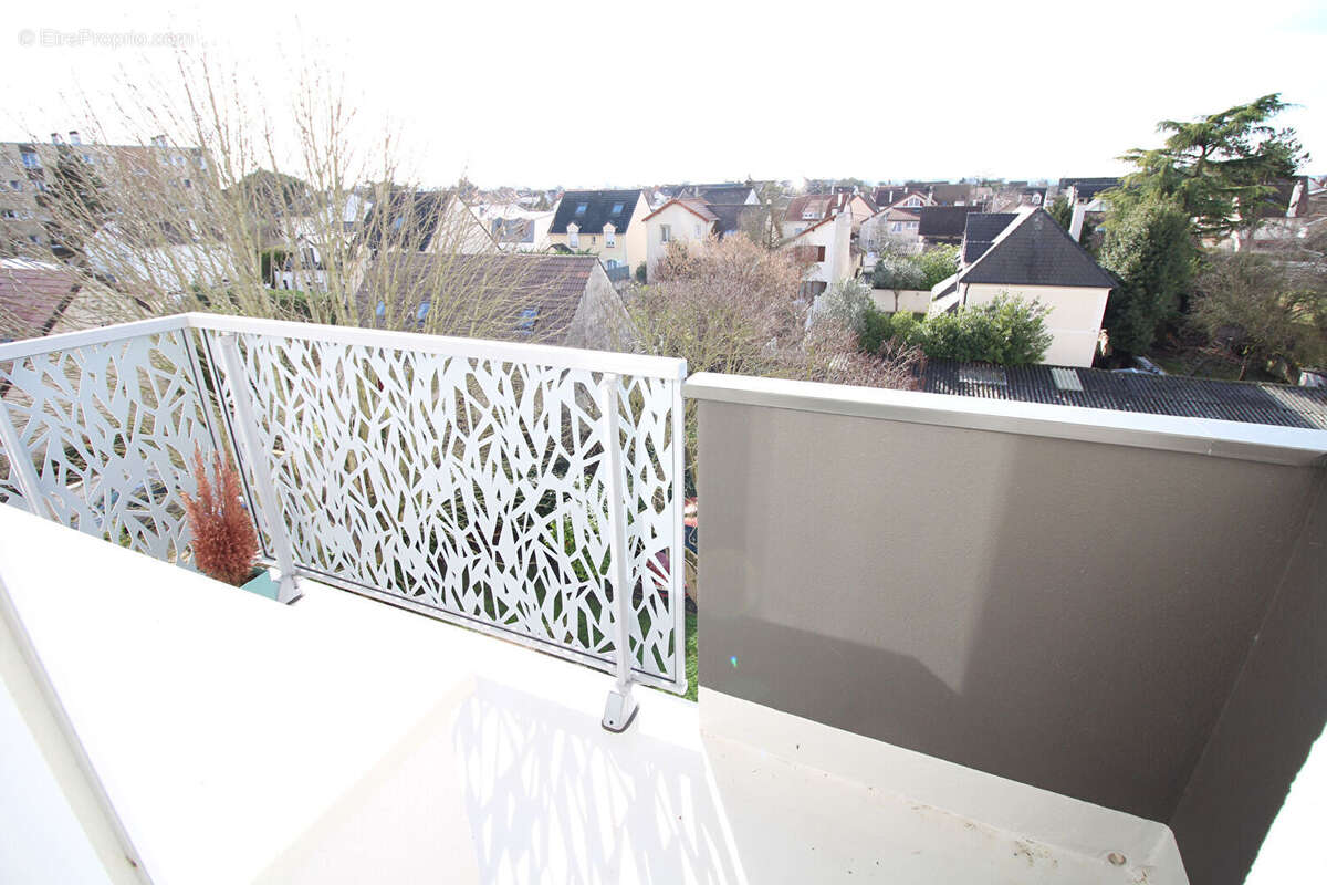 Appartement à SARTROUVILLE