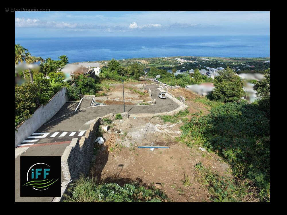 Terrain à SAINT-LEU