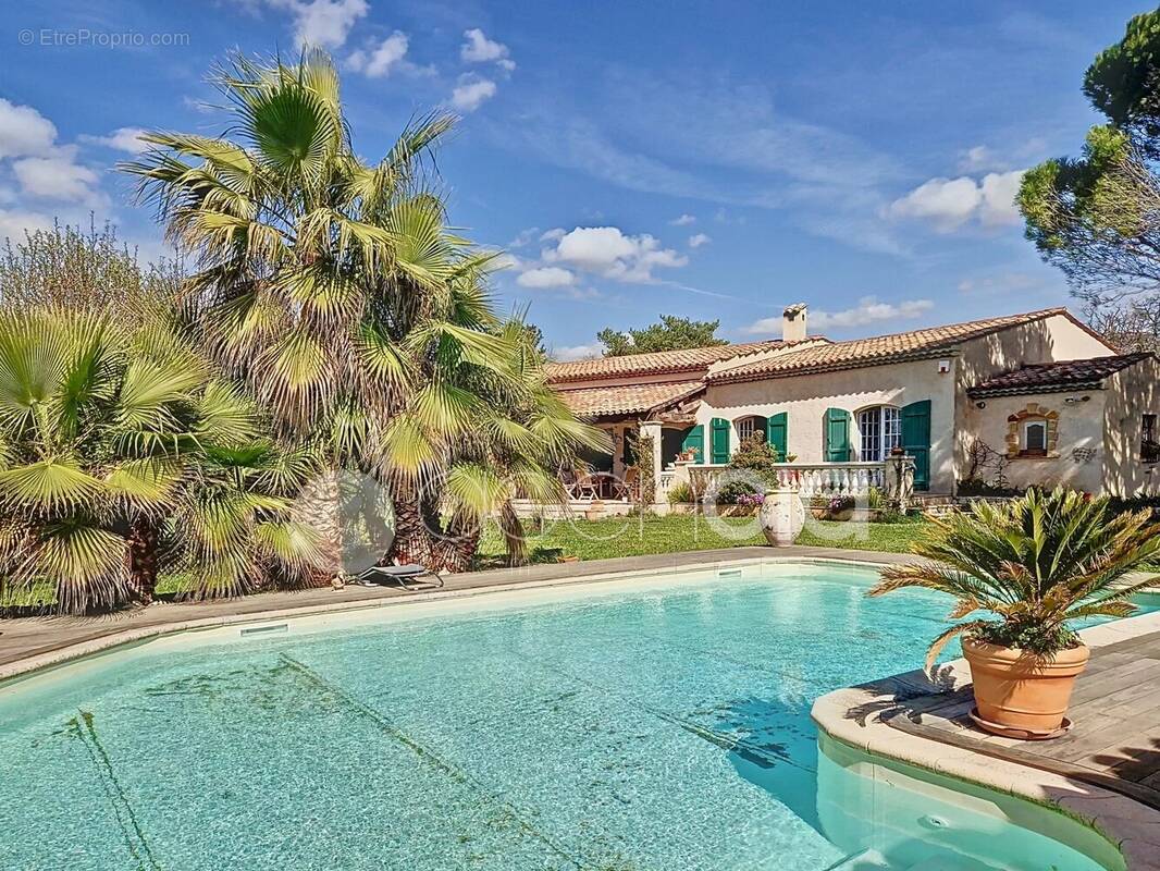 Maison à SAINT-CEZAIRE-SUR-SIAGNE