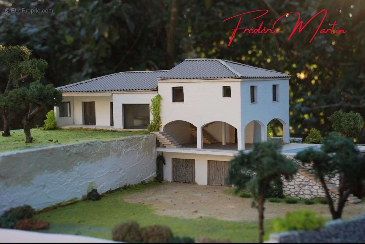 Maison à SANILHAC-SAGRIES