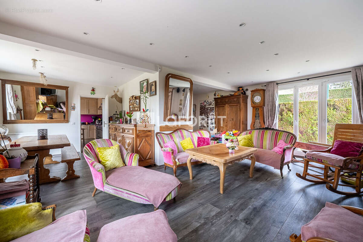 Maison à NEUVILLE-SUR-OISE