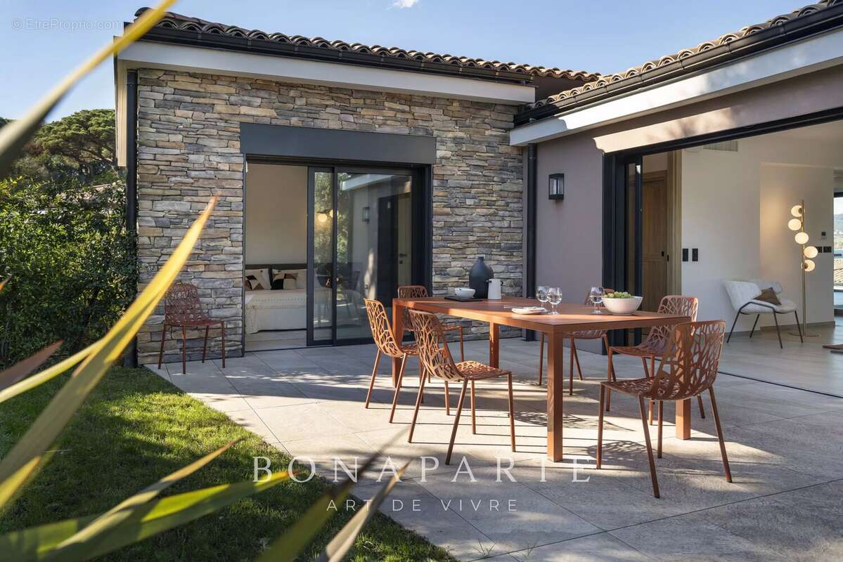 GASSIN - SAINT-TROPEZ Exclusivité : Magnifique villa-appartement en duplex avec très belle vue merUSIVITE : Magnifique "villa ap - photo 39