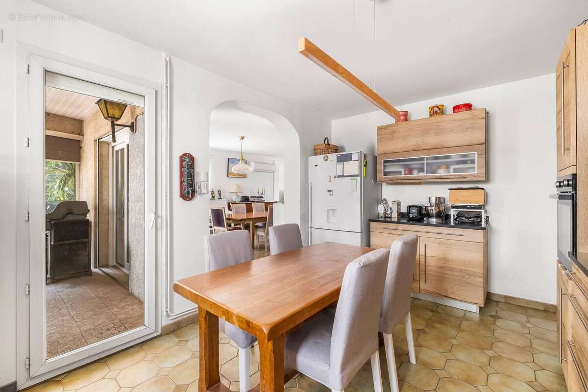 Maison à SEREZIN-DU-RHONE