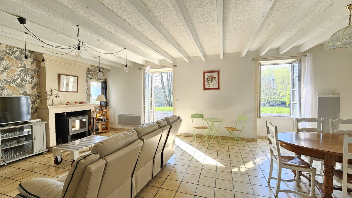 Maison à LE MAZEAU