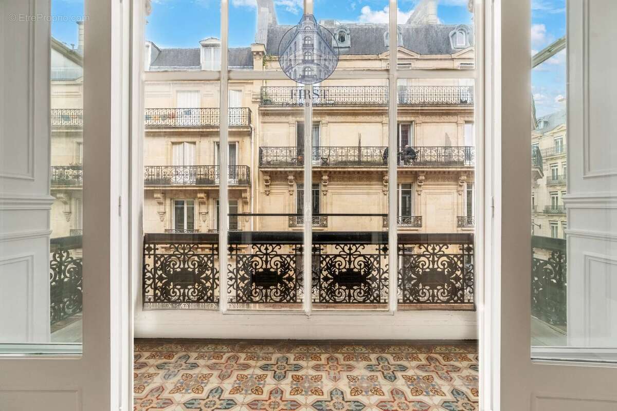 Paris 8e – triangle d’or – appartement de réception – immeuble haussmannien d’exception - photo 8
