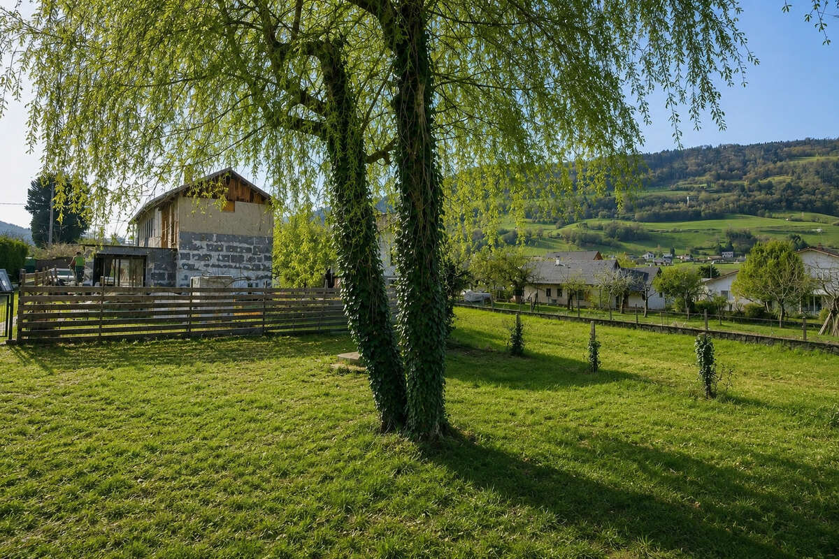 Maison individuelle avec terrasse et cave sur terrain plat et piscinable de 550 m2 - la rochette - photo 2