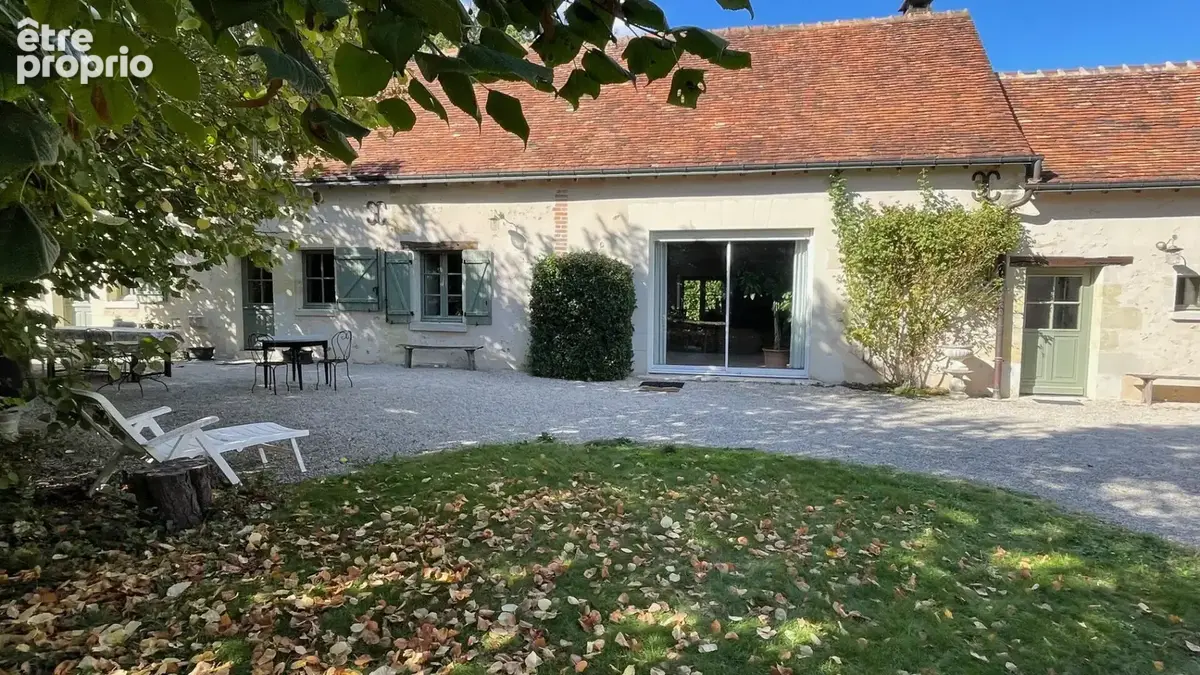Photo Maison à Saint-Antoine-Du-Rocher au prix de 499 000€