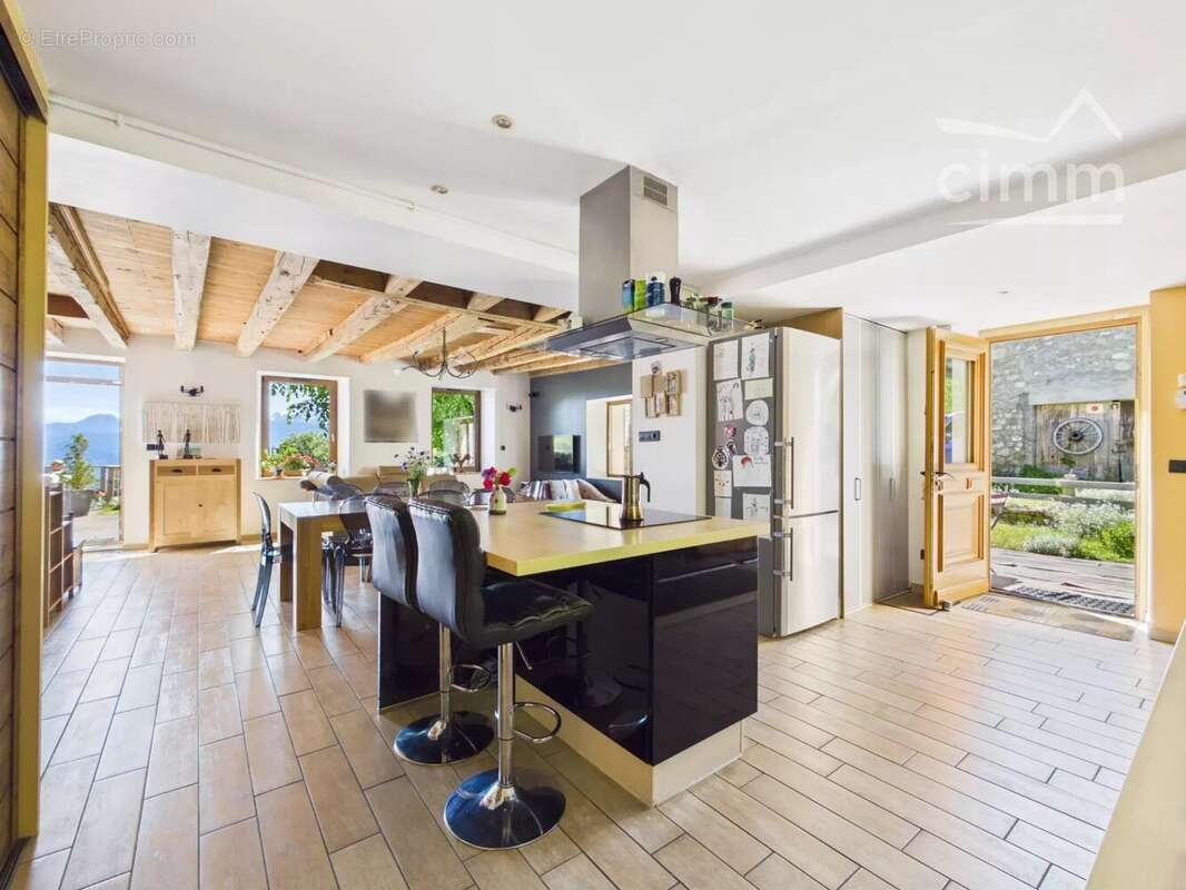 Maison à LA TERRASSE