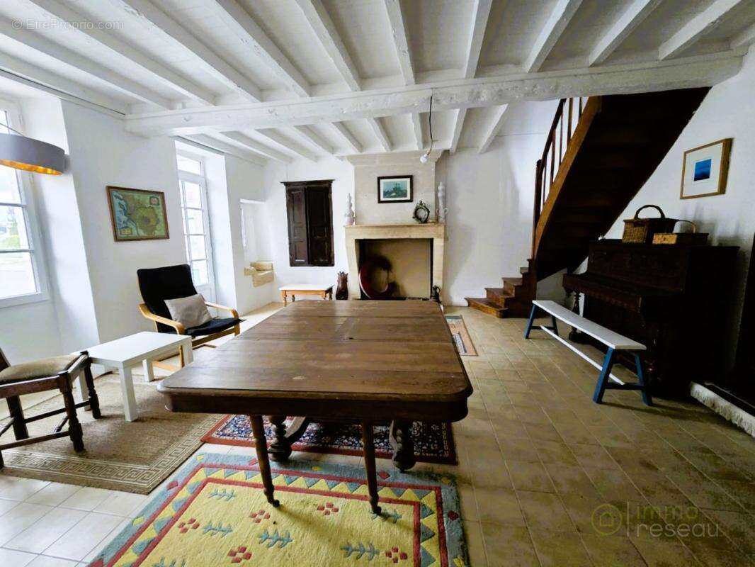Maison 148 m² à Saint-Dizant-Du-Gua  - photo 8