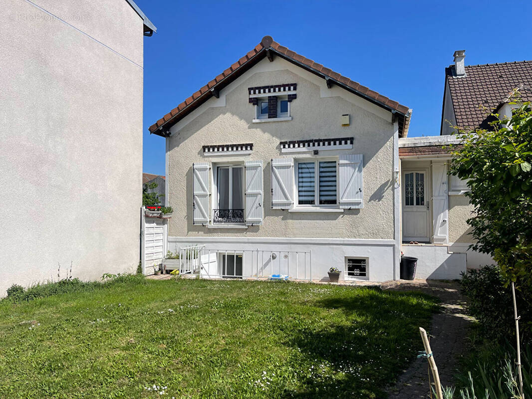 Maison à SARTROUVILLE