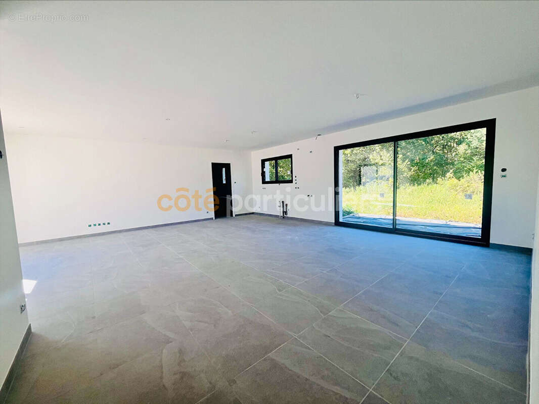 Maison à MONTBARTIER