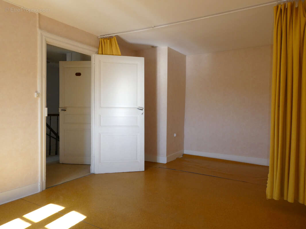 Maison à CHAMBOST-LONGESSAIGNE