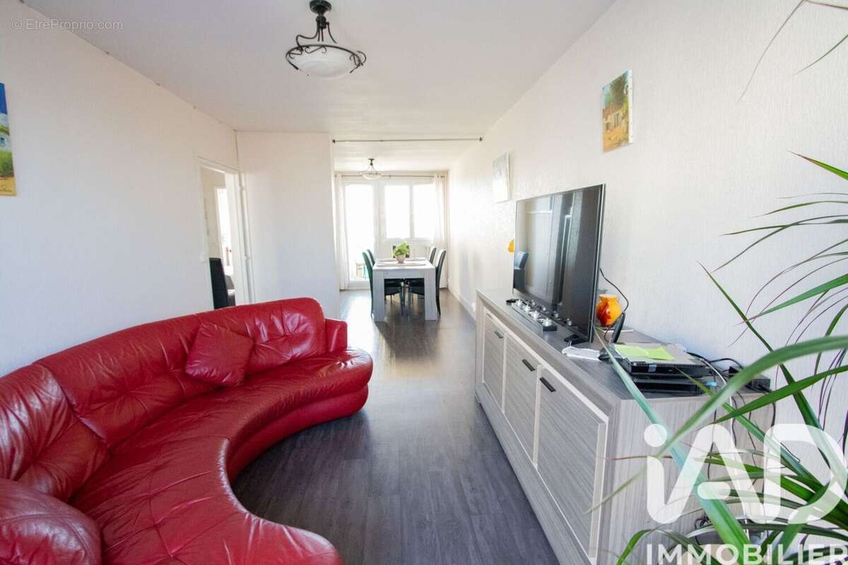 Photo 2 - Appartement à SAINT-CYR-L'ECOLE