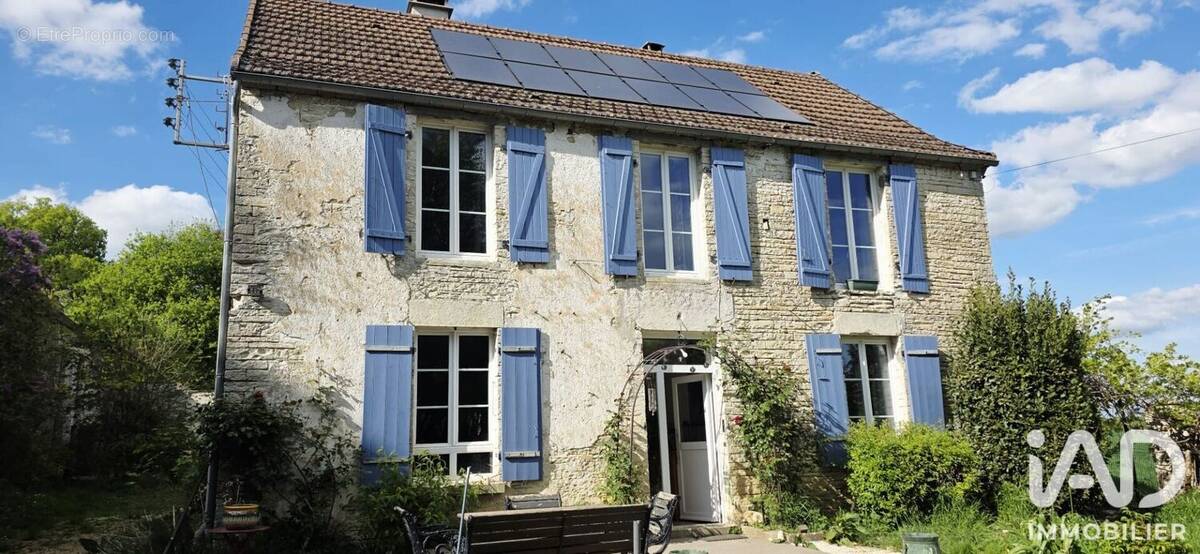 Photo 1 - Maison à CRUZY-LE-CHATEL