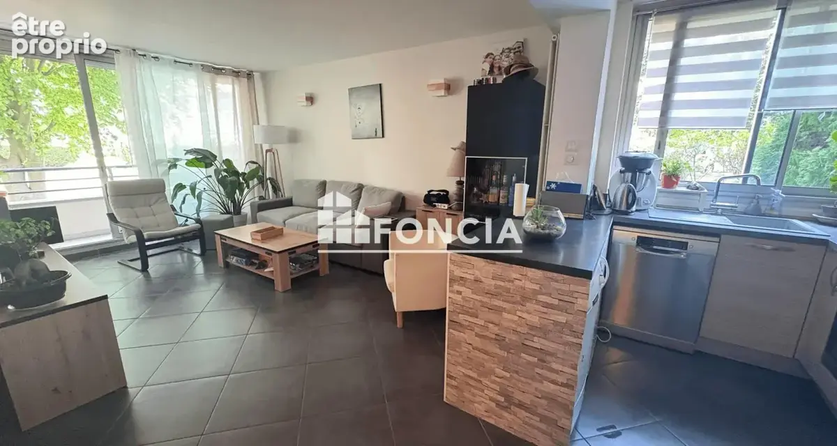 Appartement à FRESNES