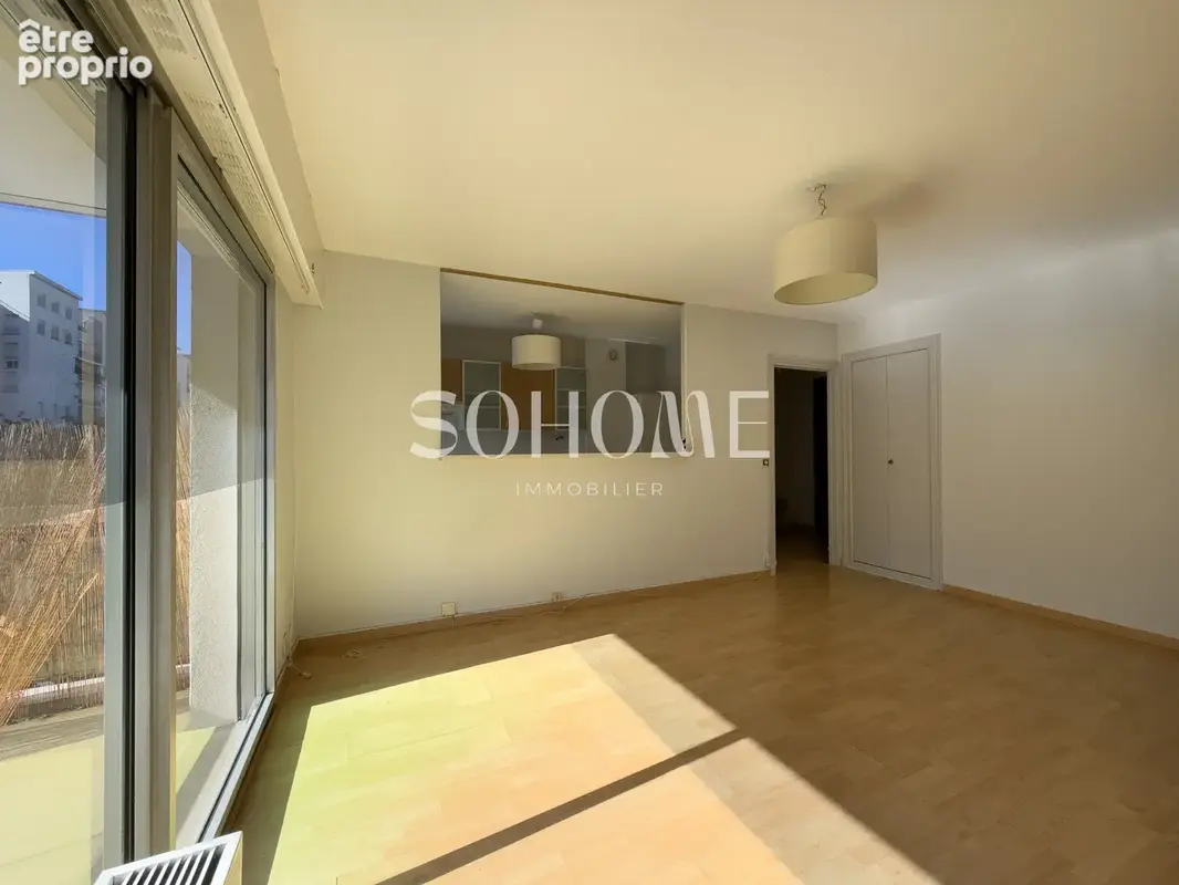 Appartement t2 avec balcon et place de parking - reims centre - photo 3